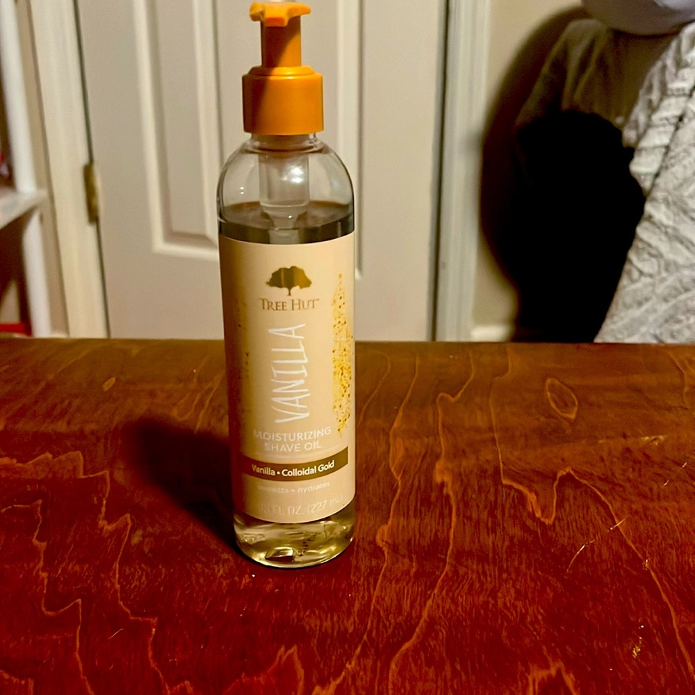 Tree Hut Vanilla Moisturizing Shave Oil (Brand new)